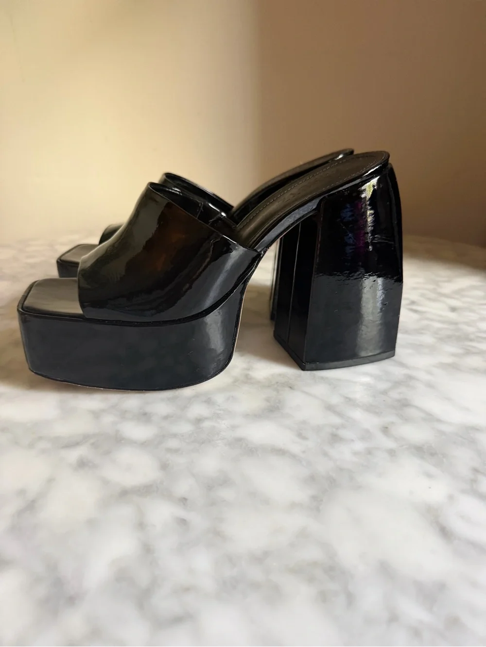 SCHUTZ sleek black